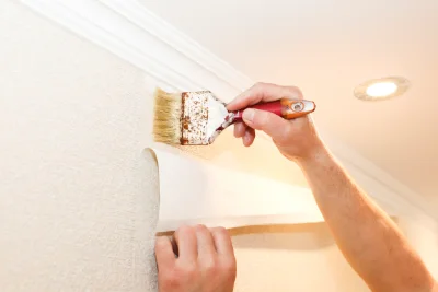 Pose de papier peint à Aumont-en-Halatte — revêtements muraux et toiles de verre